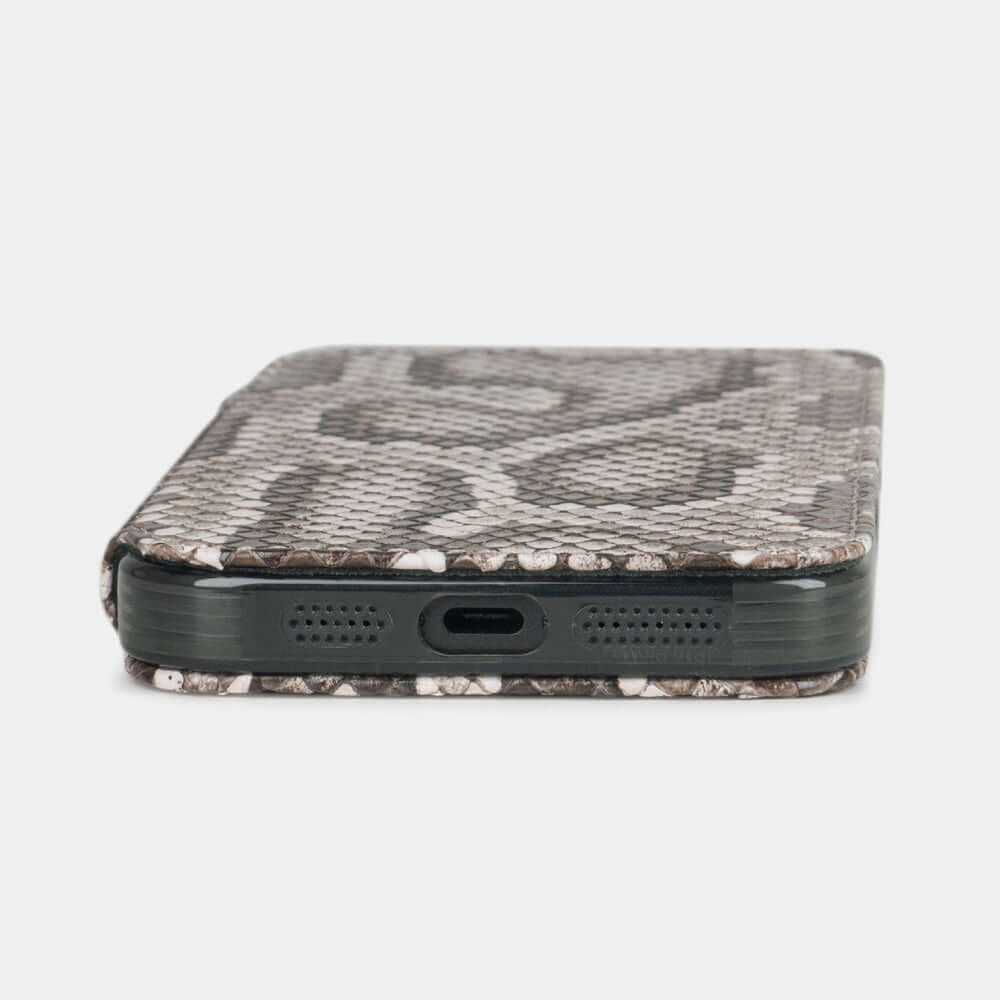 Natural Python Wallet Case iPhone 17 Pro - flat side view displaying ultra-thin handcrafted design, USB-C port opening and precise edge finishing