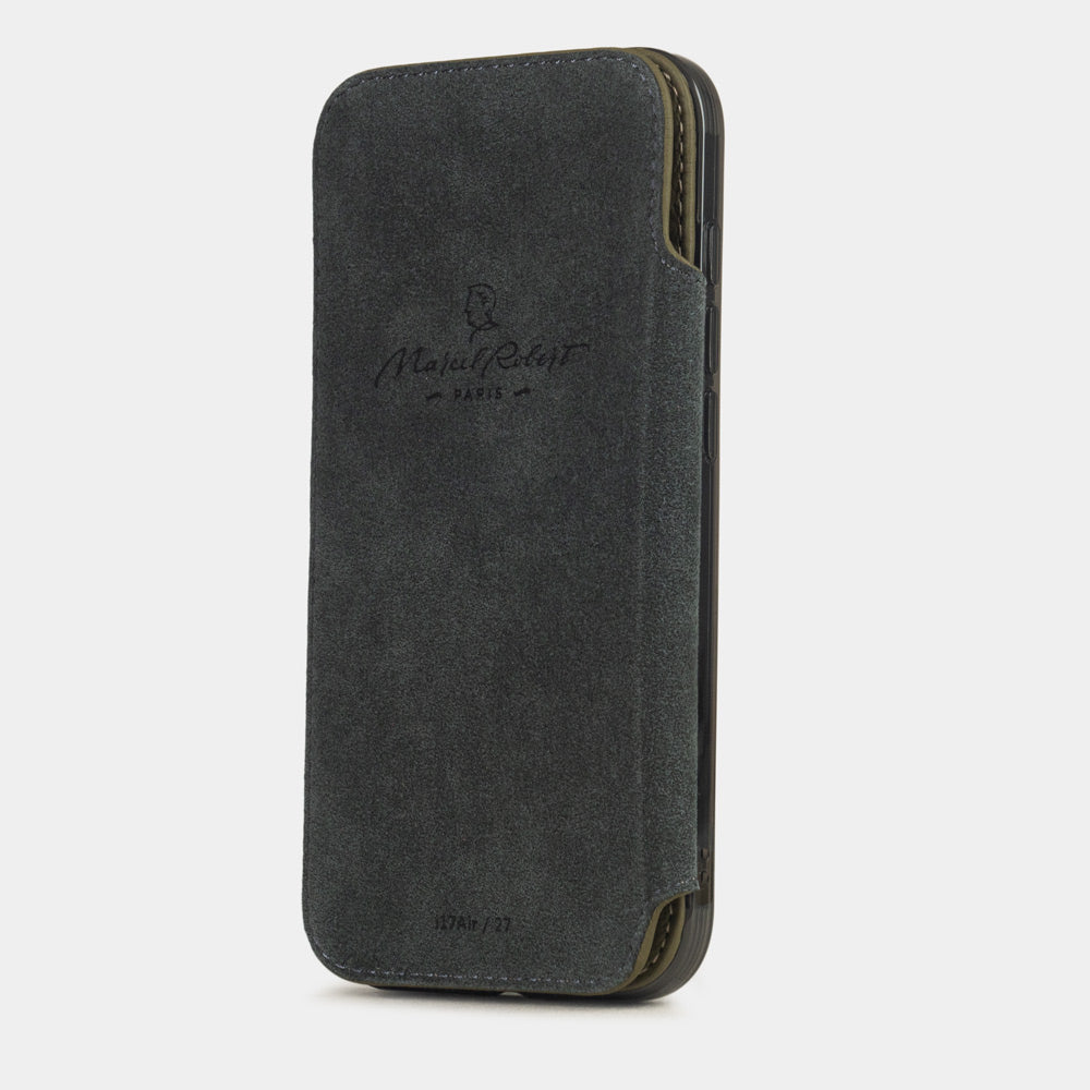 green calfskin Wallet Case iPhone 17 Air - interior view showing grey Alcantara lining with magnetic closure, designed to protect the screen