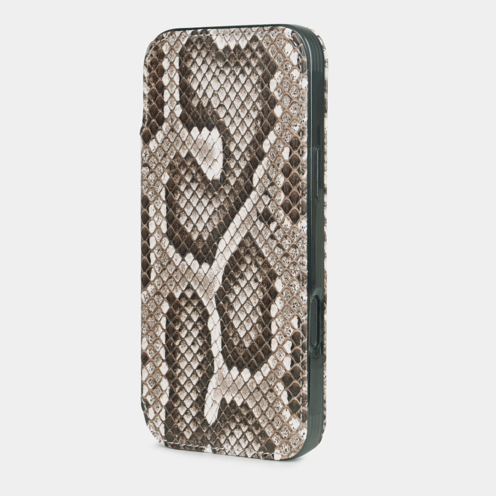Natural Python Wallet Case iPhone 17 Pro – upright closed view highlighting the magnetic front cover fully protecting the screen, elegant silhouette