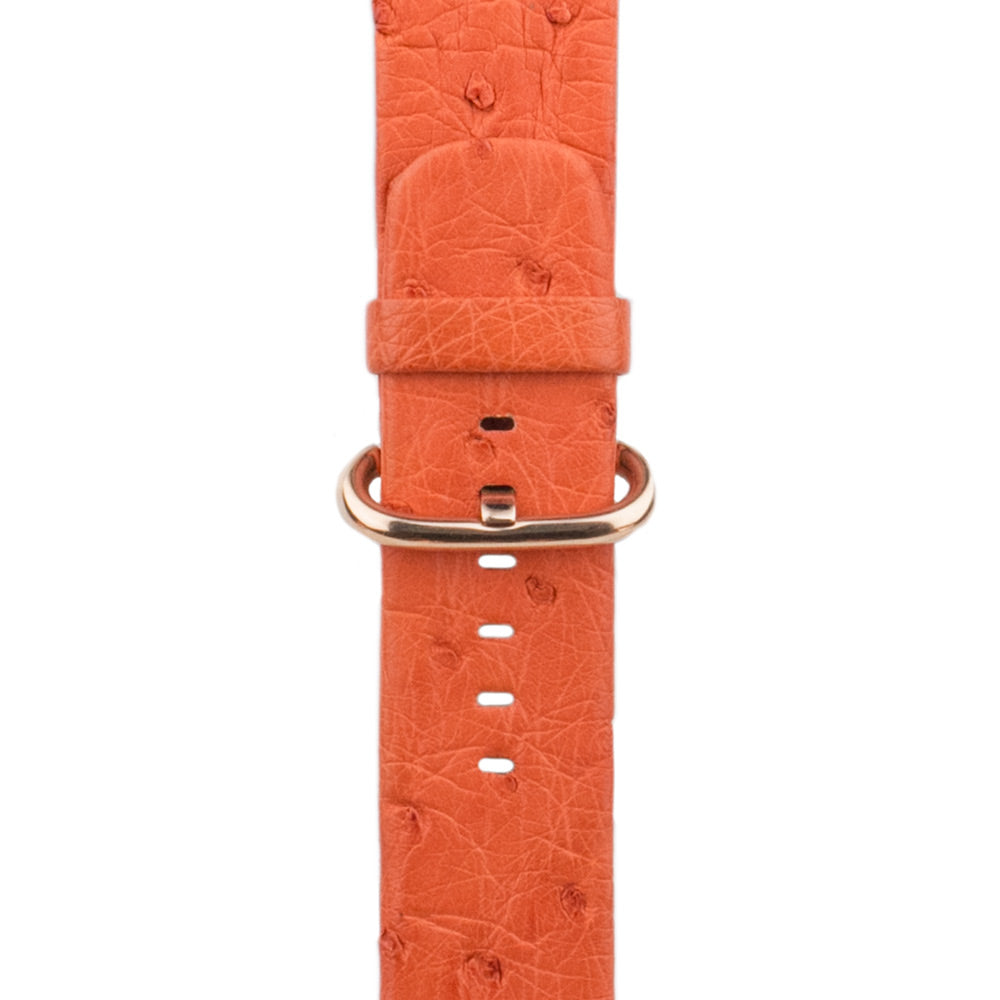 Strap for the Apple Watch 41/42 mm in orange ostrich leather, with pink gold adapters and buckle | close-up on the pink gold buckle