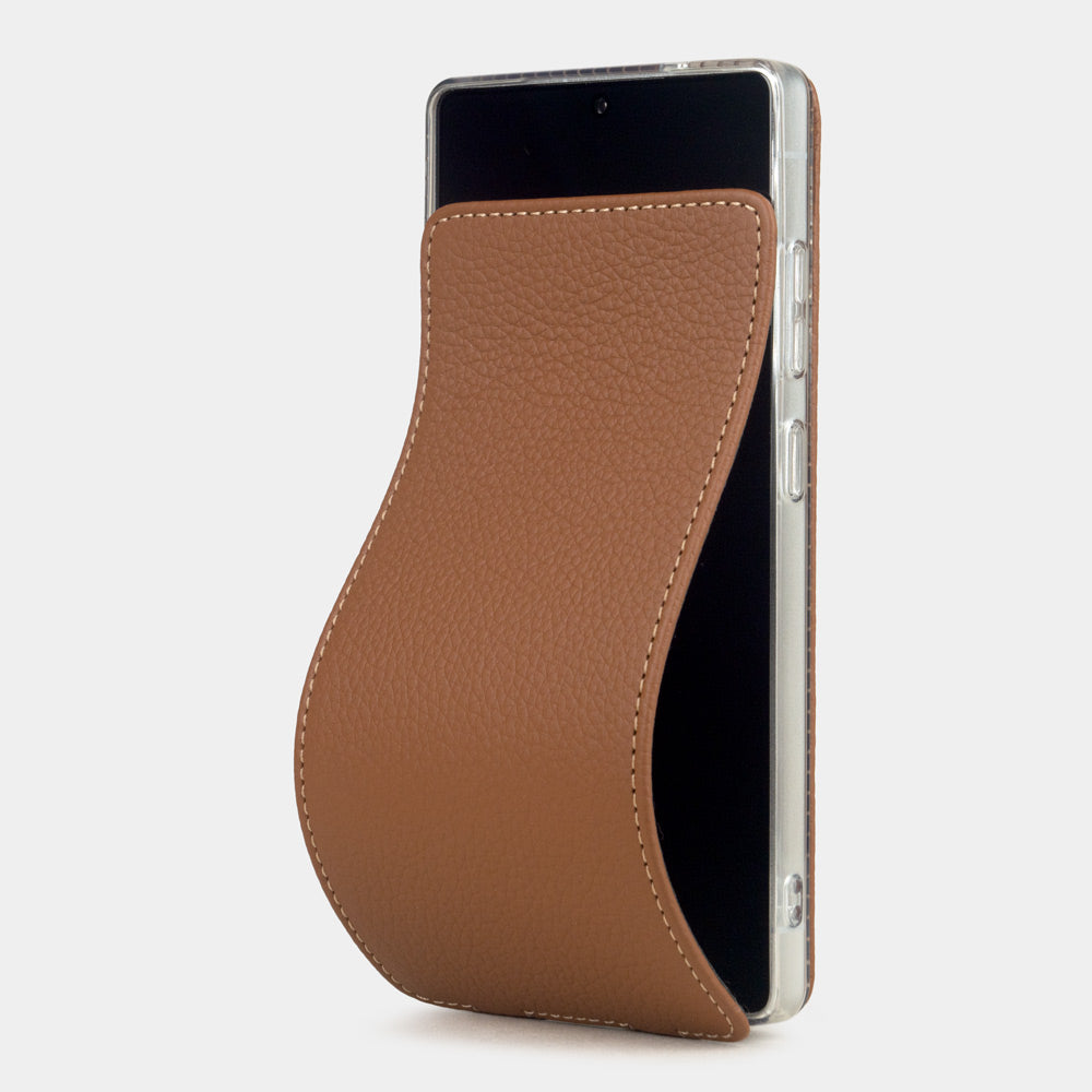 Funda de piel flip Samsung S24 Ultra oro, solapa magnética abriéndose para revelar la pantalla