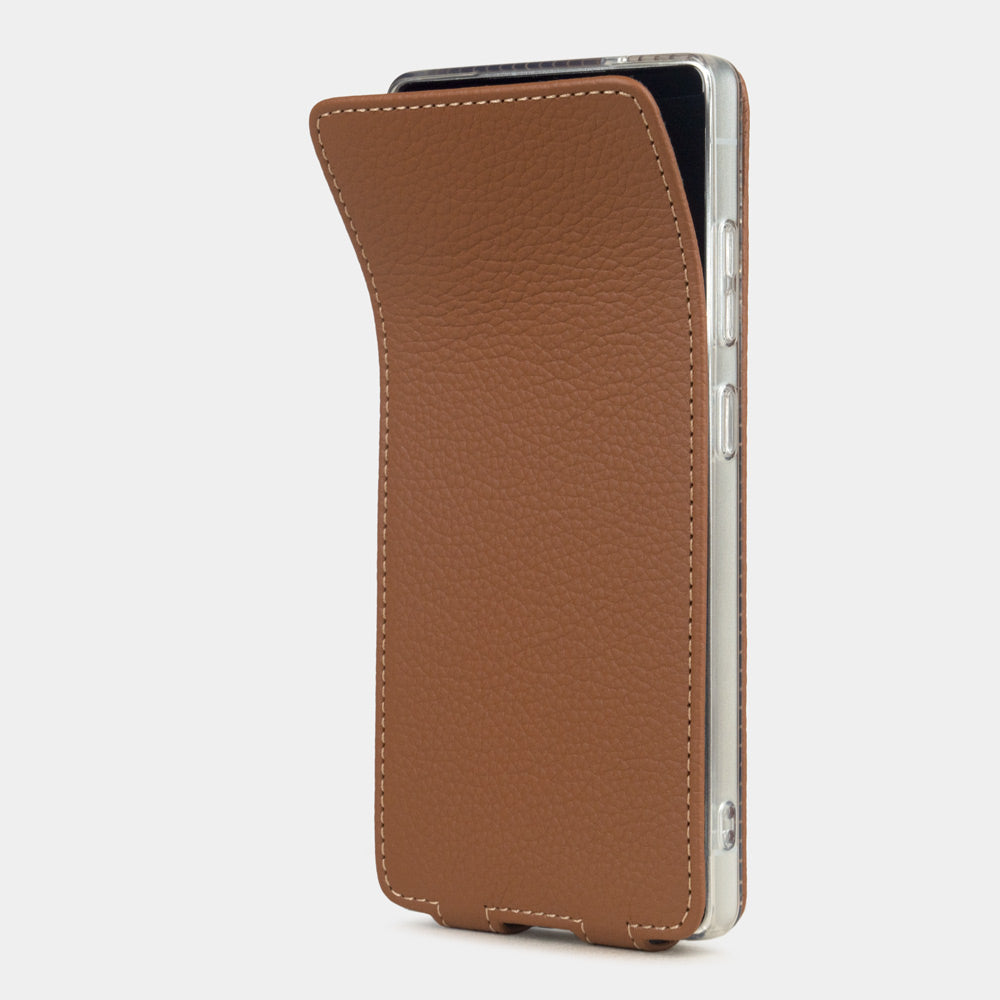 Funda de piel Samsung S24 Ultra oro, solapa flexible plegándose completamente plana contra la parte trasera