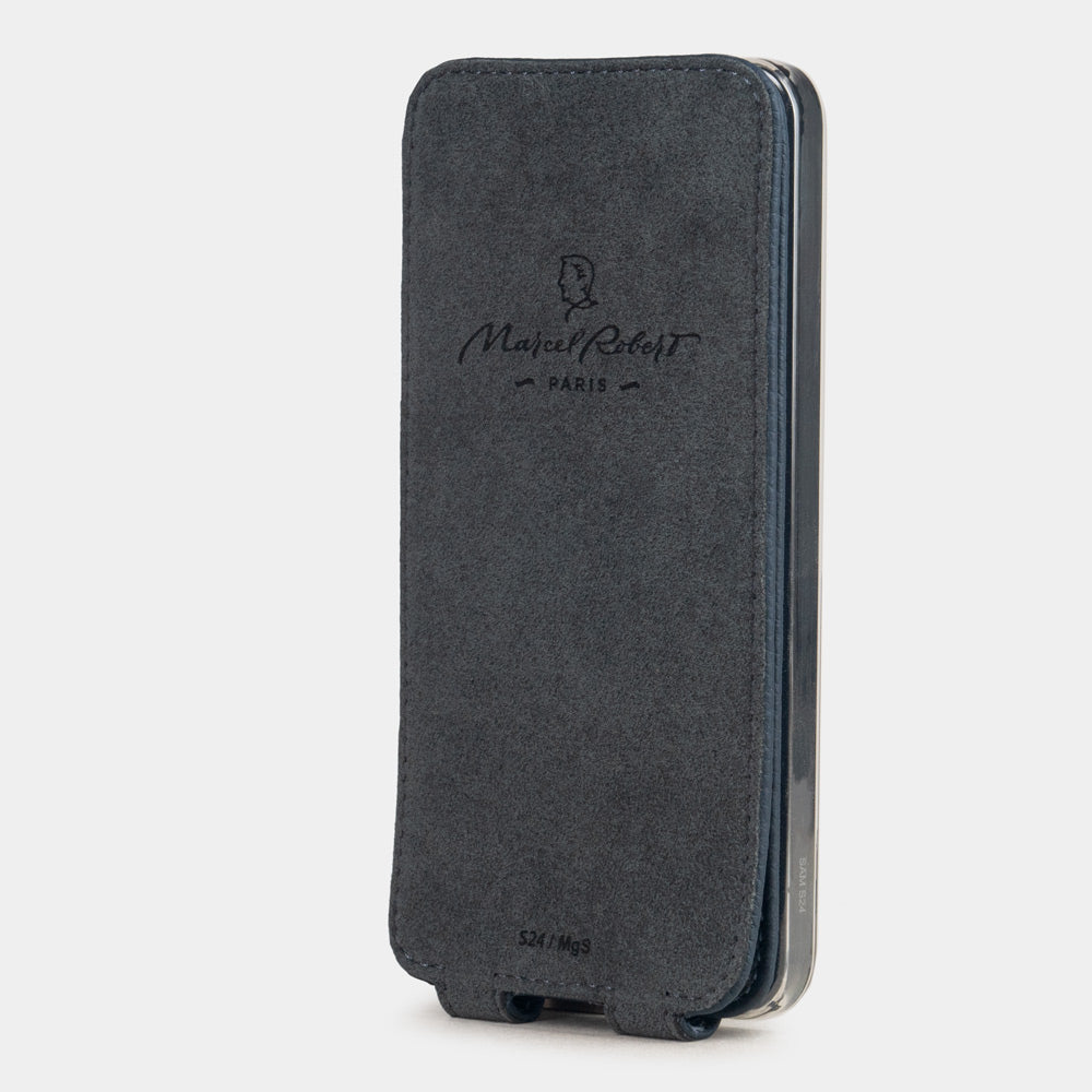 Innenseite der Samsung S24 Plus blauen Lederhülle, Alcantara-Futter mit geprägtem Marcel Robert Paris Logo
