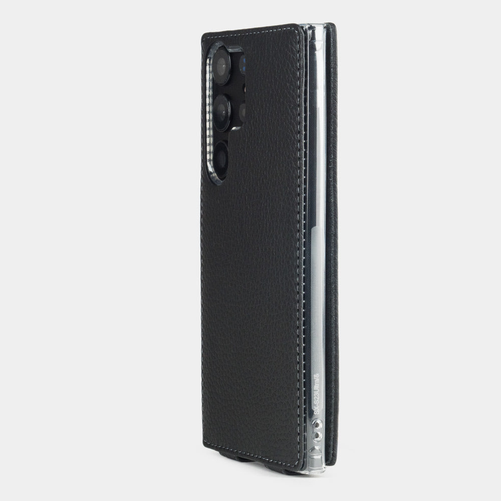 Vista trasera de la funda de piel Samsung S23 Ultra negra, recorte preciso para la cámara con costura de piel cuidada