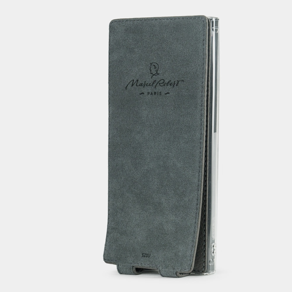 Interior de la funda de piel flip Samsung S23 Ultra gris, forro Alcantara con logo Marcel Robert Paris grabado