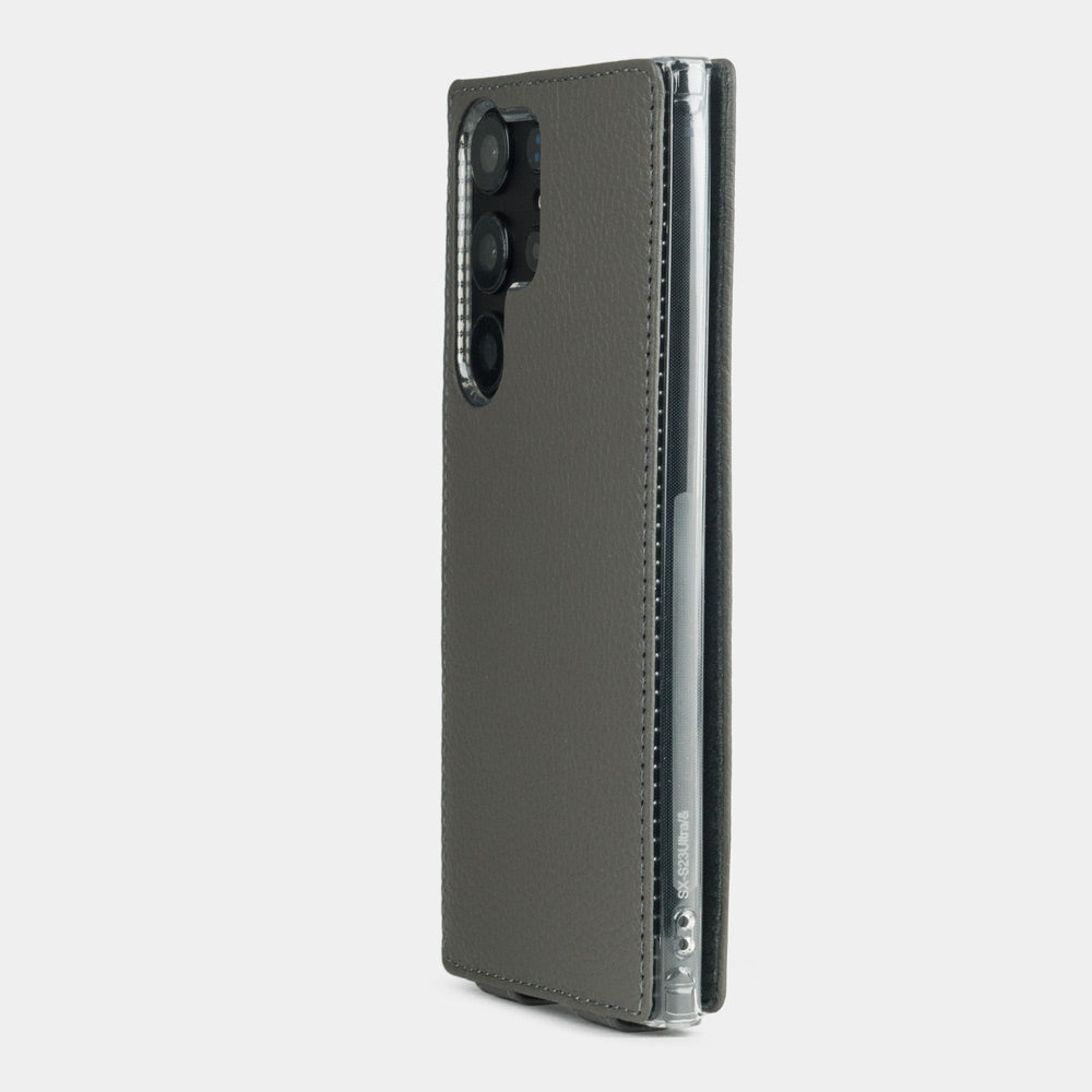 Vista trasera de la funda de piel Samsung S23 Ultra gris, recorte preciso para la cámara con costura de piel cuidada
