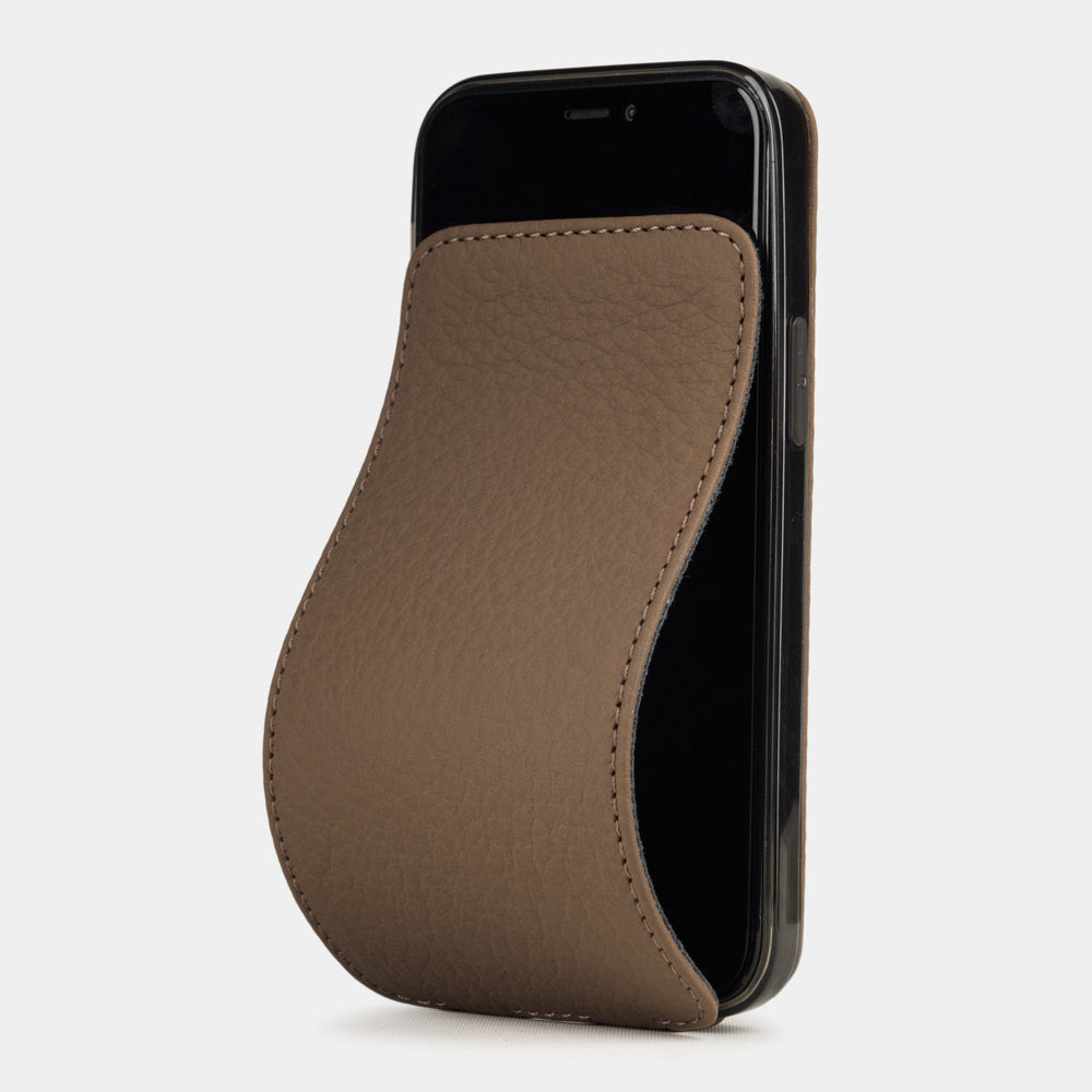 custodia iPhone 12 Pro Max in pelle di vitello caffè — cover a ribalta magnetica fatta a mano Marcel Robert