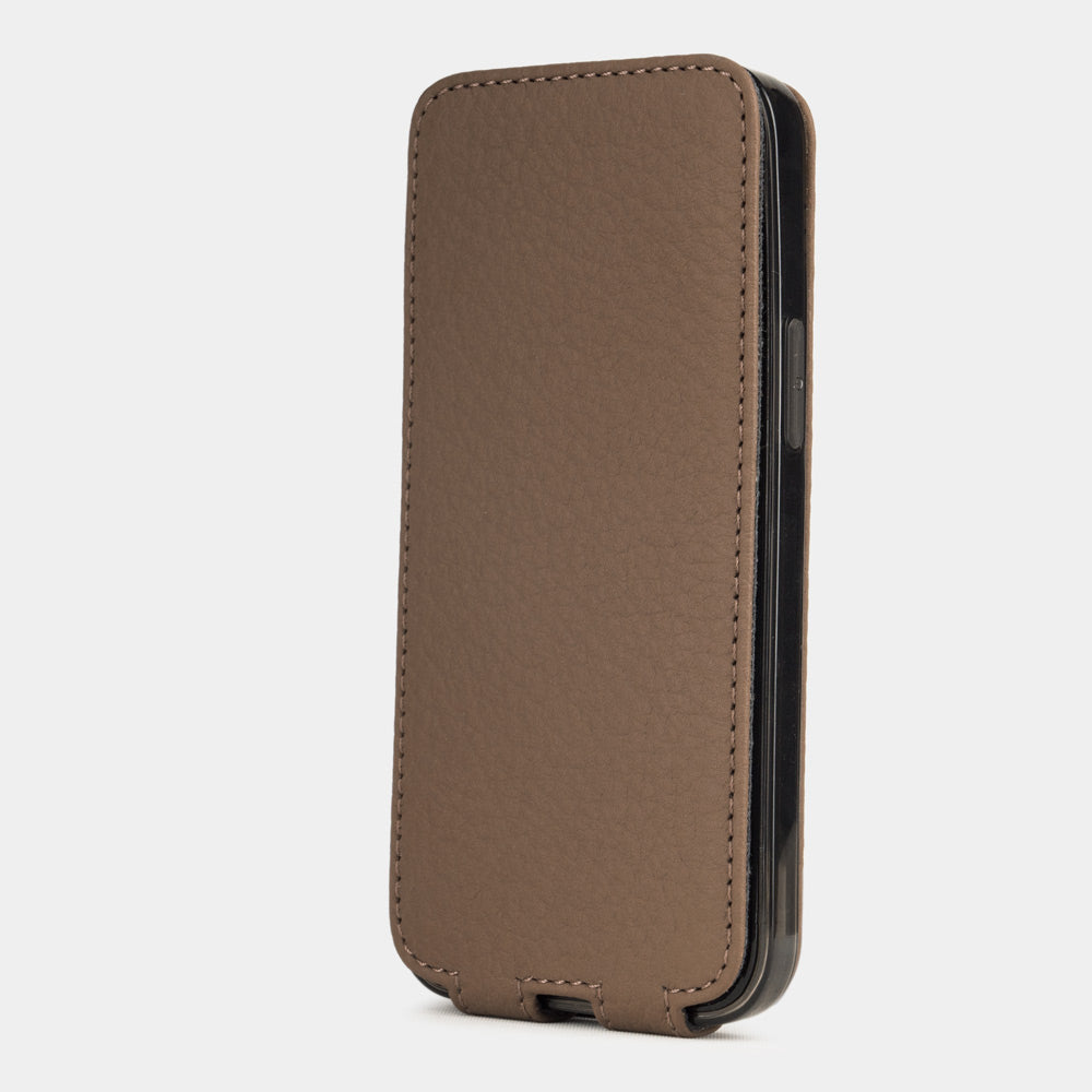 custodia iPhone 12 Pro Max in pelle di vitello caffè — cover a ribalta magnetica fatta a mano Marcel Robert
