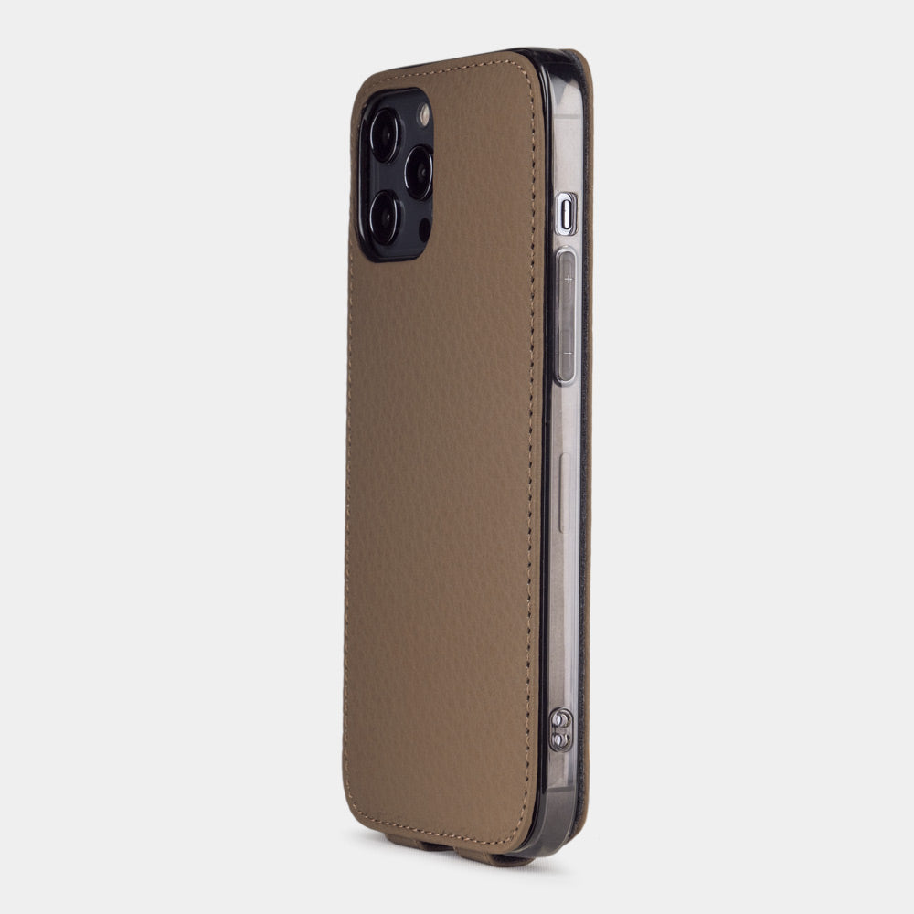 custodia iPhone 12 Pro Max in pelle di vitello caffè — cover a ribalta magnetica fatta a mano Marcel Robert