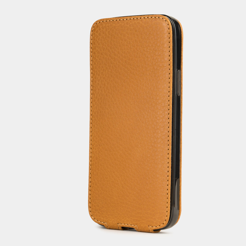custodia iPhone 12 Pro Max in pelle di vitello ocra — cover a ribalta magnetica fatta a mano Marcel Robert