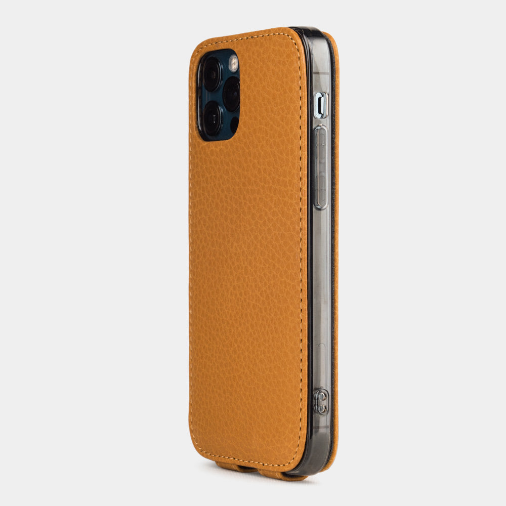 custodia iPhone 12 Pro Max in pelle di vitello ocra — cover a ribalta magnetica fatta a mano Marcel Robert