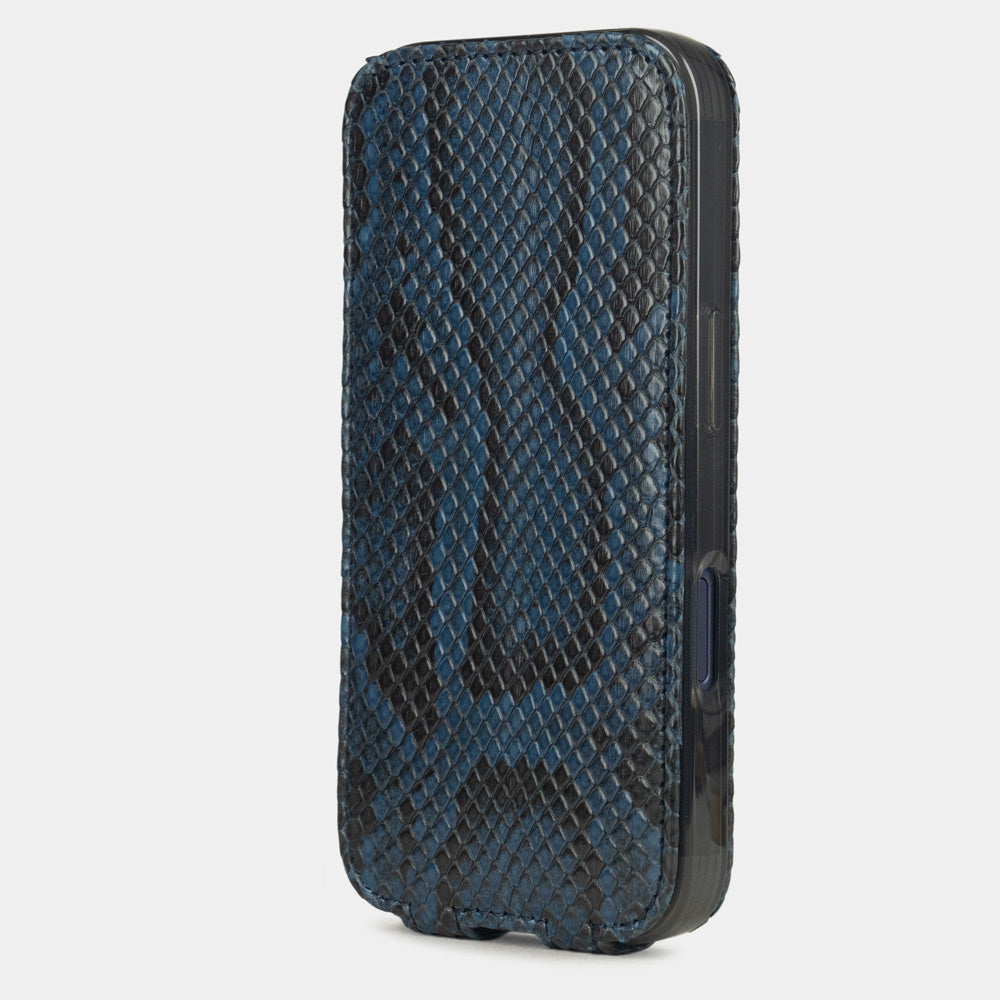 Blue Python Case iPhone 17 Pro Max– upright closed view highlighting the magnetic front cover fully protecting the screen, elegant silhouette
