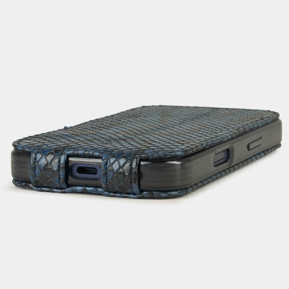 Blue Python Case iPhone 17 Pro Max - flat side view displaying ultra-thin handcrafted design, USB-C port opening and precise edge finishing
