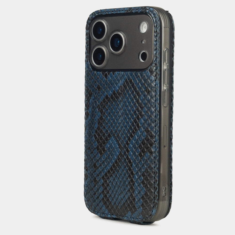 Blue Python Case iPhone 17 Pro Max silver - view from camera side and how the lenses are efficiently protected
