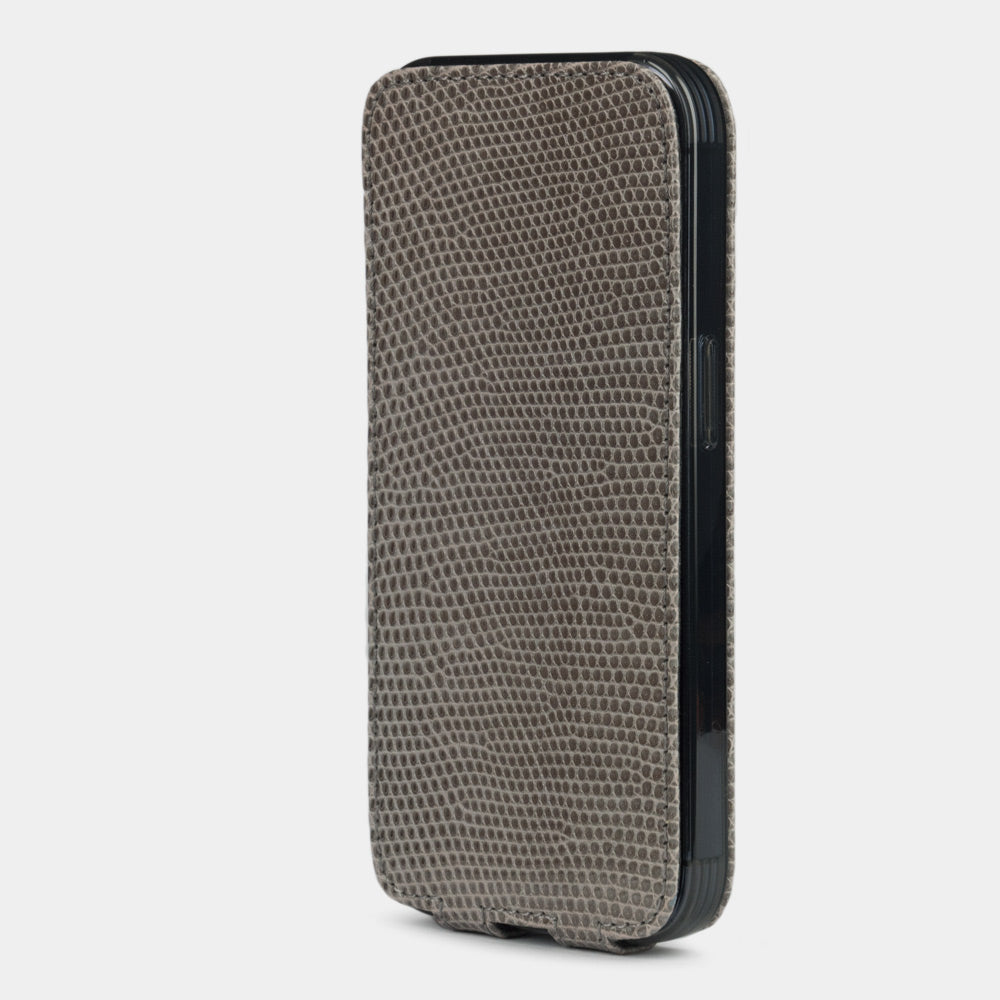 iPhone 14 Pro flip case in grey lizard leather – the closed case seen from the front, the flap held over the screen by the integrated magnets