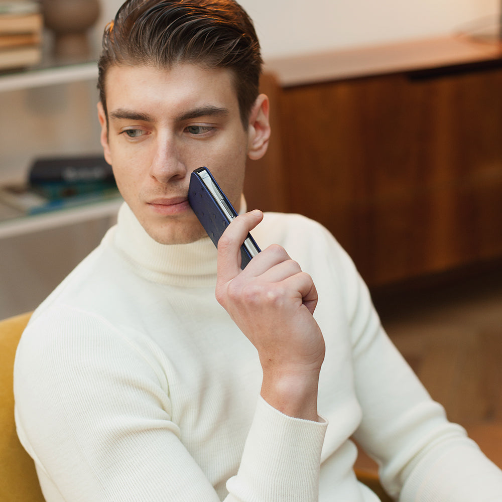 case iPhone 14 pro max ostrich blue