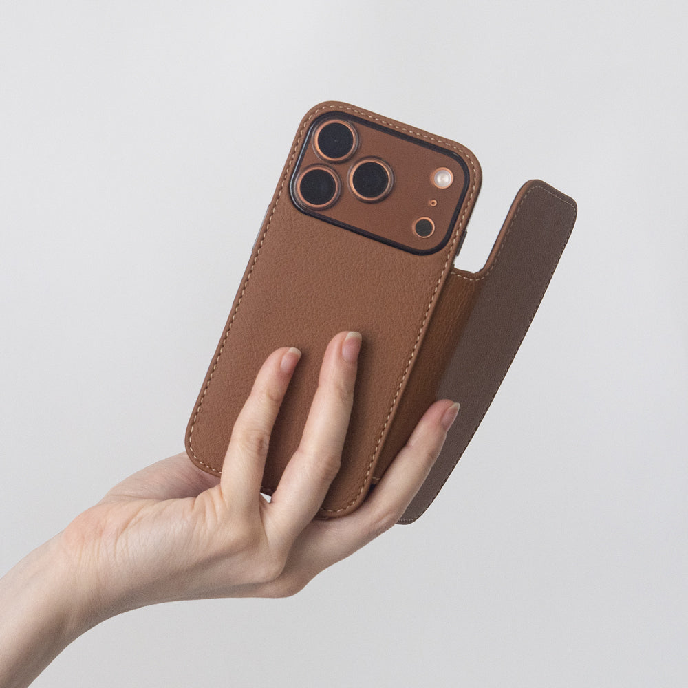 Custodia a portafoglio in pelle dorata per iPhone 17 Pro con MagSafe