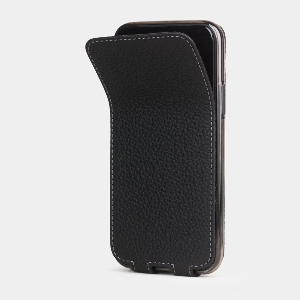 Custodia iPhone 11 Pro Max pelle di vitello nero opaco — cover a ribalta magnetica fatta a mano Marcel Robert