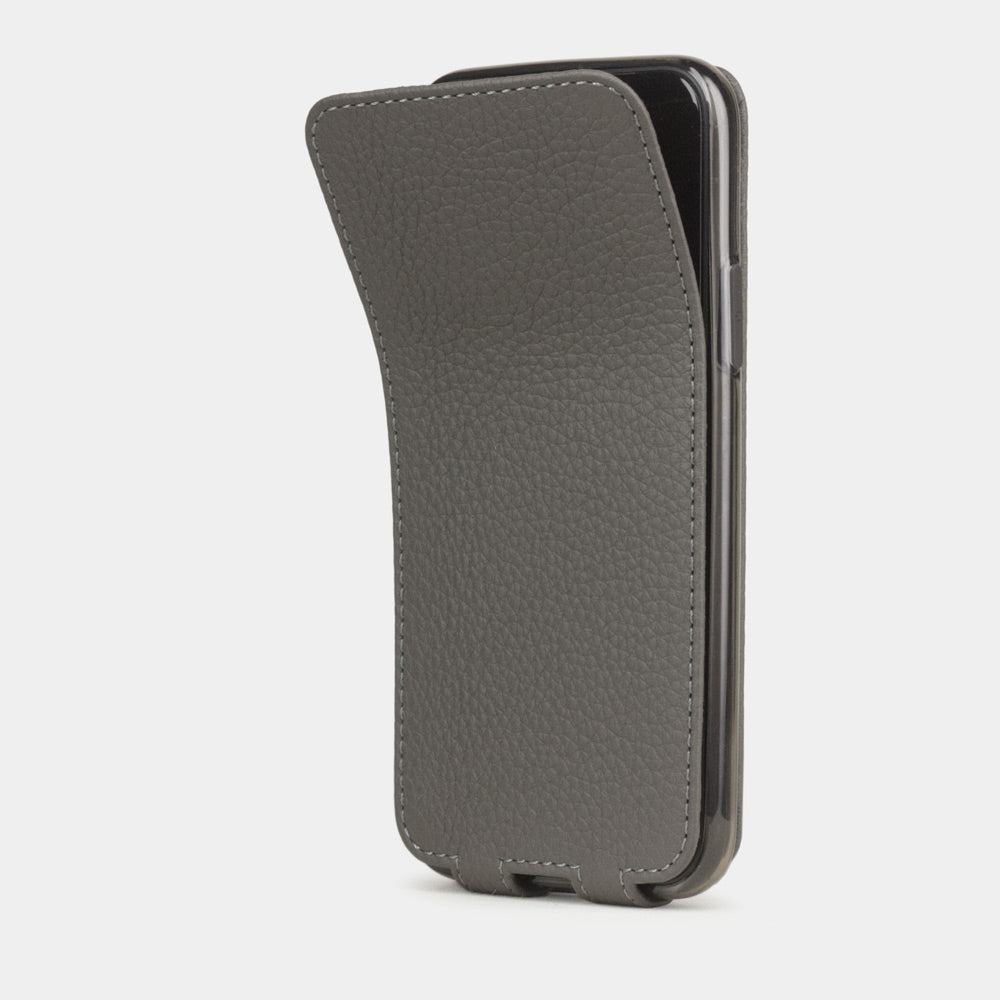 Custodia iPhone 11 Pro Max pelle di vitello grigio siderale — cover a ribalta magnetica fatta a mano Marcel Robert