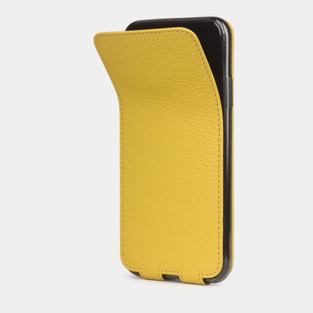 Custodia iPhone 11 Pro Max pelle di vitello giallo — cover a ribalta magnetica fatta a mano Marcel Robert