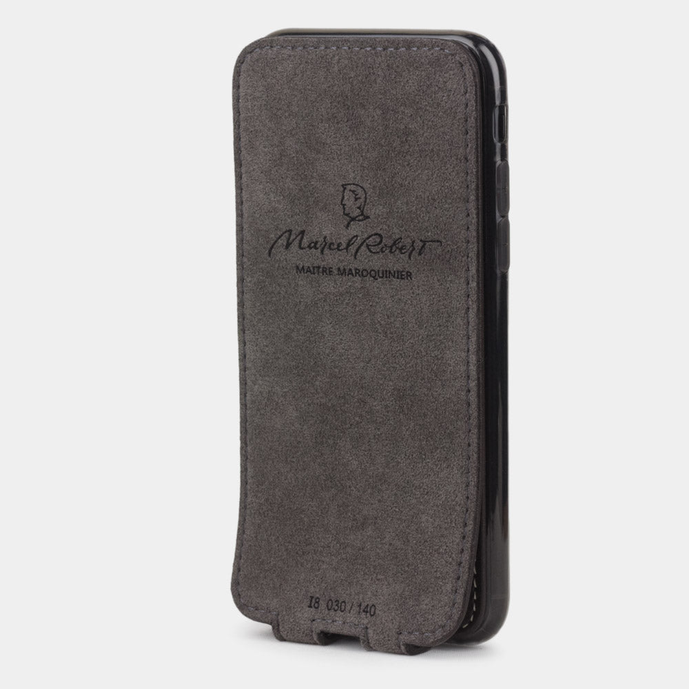 Funda de piel Marrón para iPhone SE - vista interior que muestra el forro de Alcantara auténtico, diseñado para limpiar y proteger la pantalla