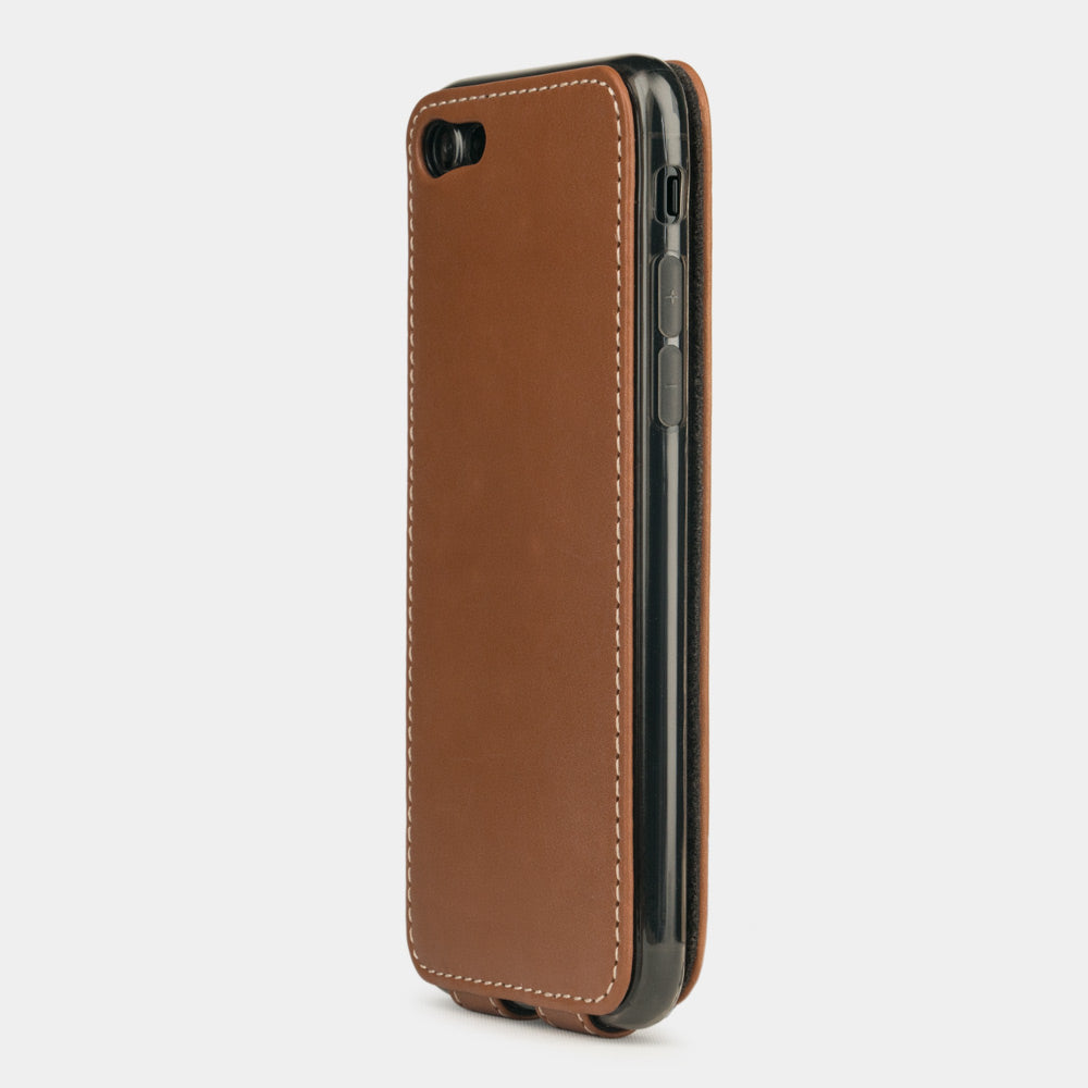 Funda de piel Oro para iPhone SE - vista del lateral de la cámara que muestra cómo el objetivo queda eficazmente protegido