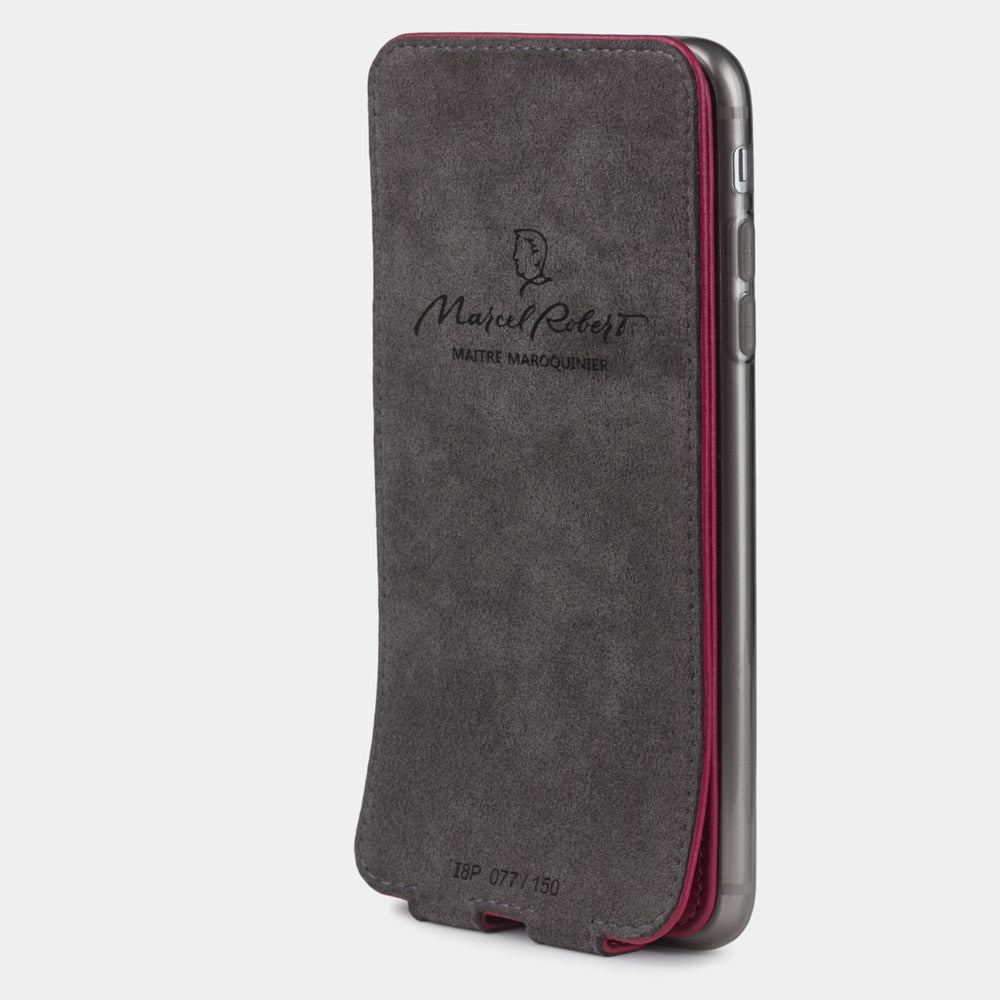 Funda de piel Fucsia para iPhone SE - vista interior que muestra el forro de Alcantara auténtico, diseñado para limpiar y proteger la pantalla