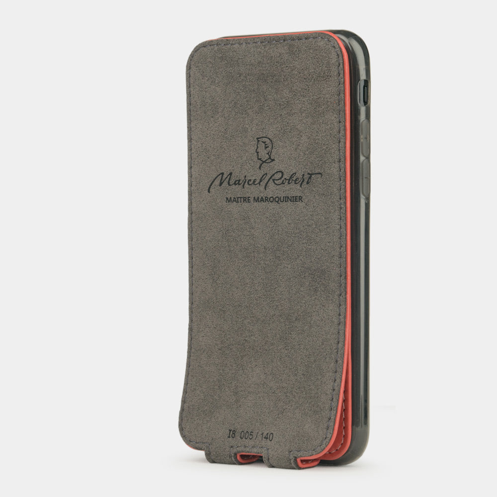 Funda de piel Coral para iPhone SE - vista interior que muestra el forro de Alcantara auténtico, diseñado para limpiar y proteger la pantalla