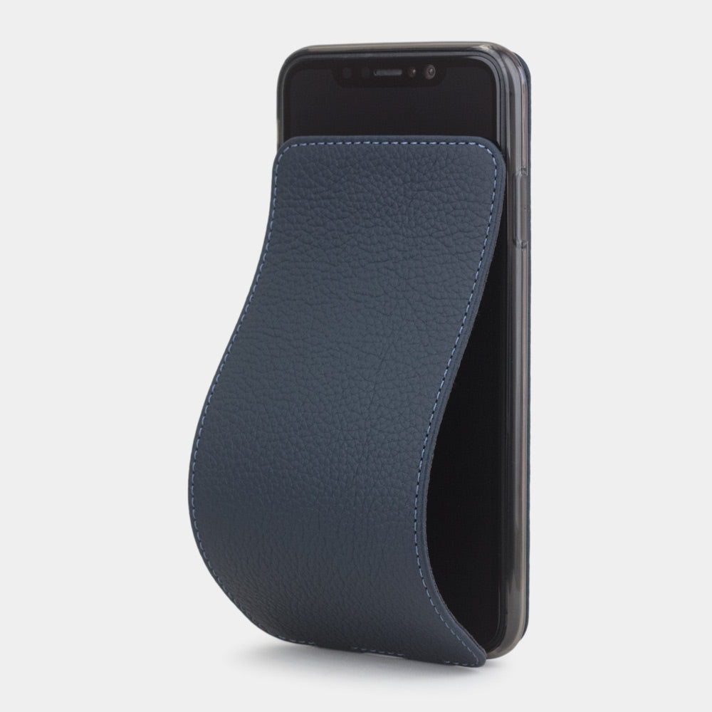 Leren flip-hoesje mat blauw voor iPhone XS Max - vooraanzicht met de zachte klapsluiting