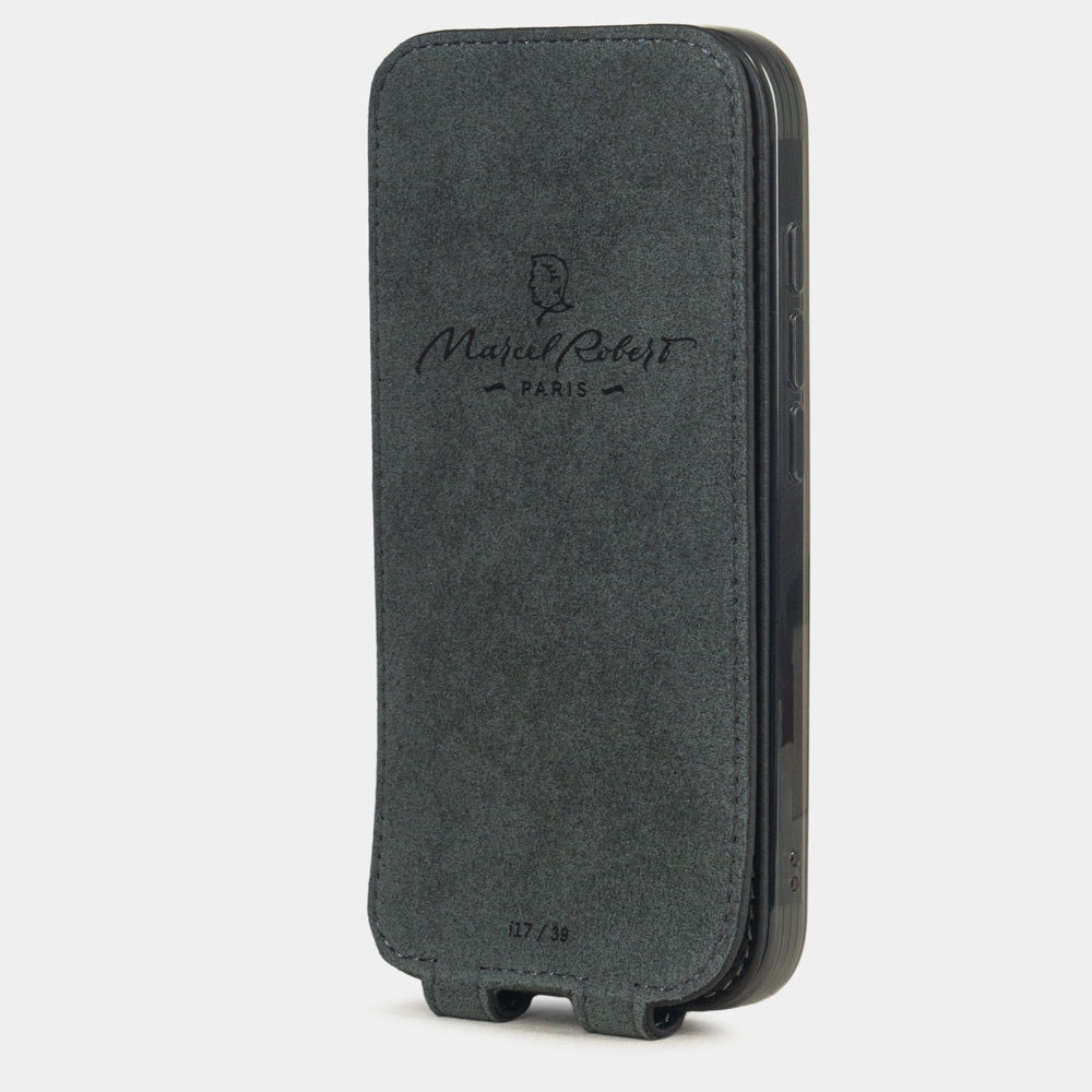 black leather flip case iPhone 17 - interior view showing grey Alcantara lining with magnetic closure, designed to clean and protect the screen