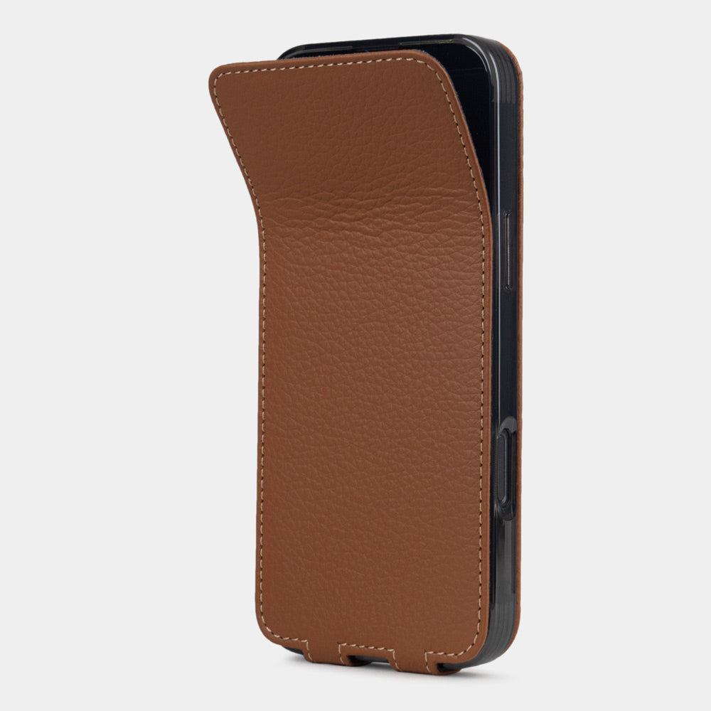 gold leather flip case iPhone 17 – phone flip case with textured natural scale pattern, flexible front cover folding back to protect the smartphone screen