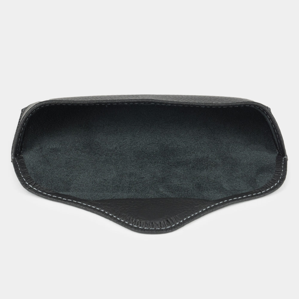 Inside the black calfskin Casual glasses case: natural suede lining