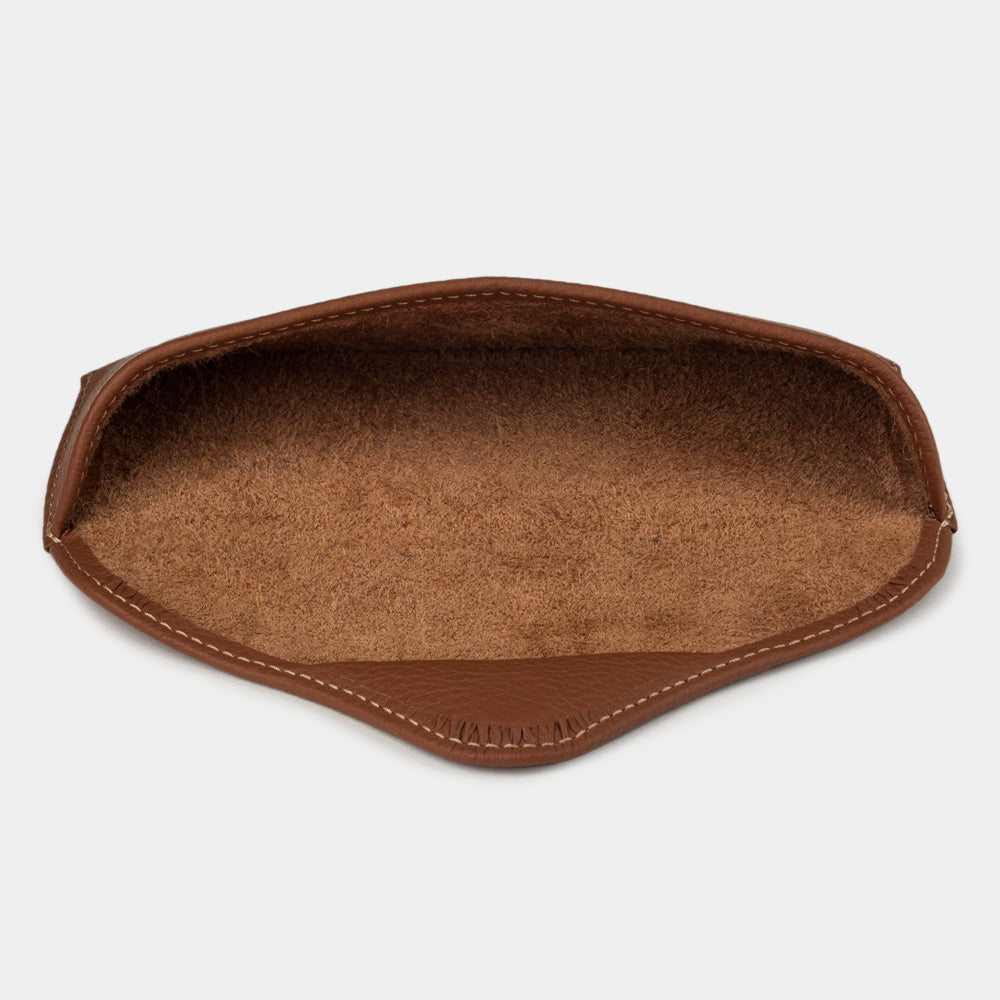 Inside the gold calfskin Casual glasses case: natural suede lining