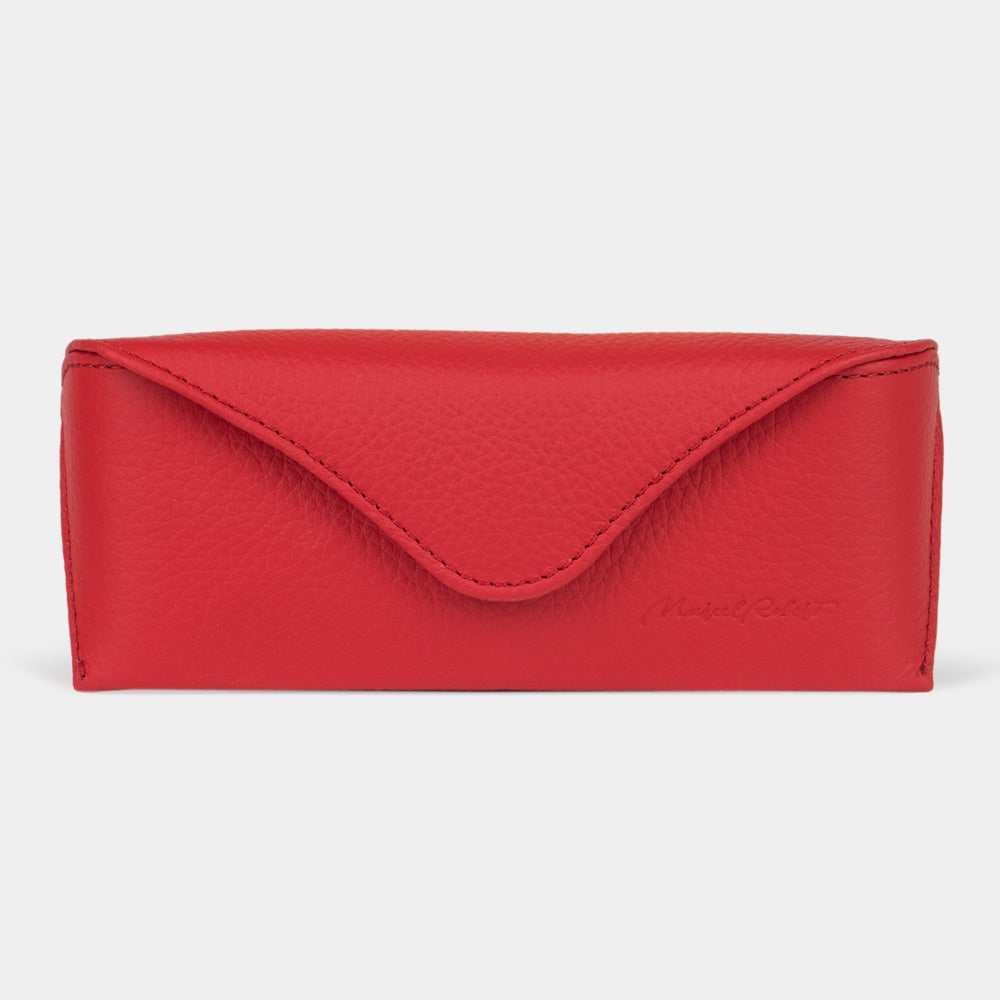 Casual glasses case in red calfskin, front view with the flap closed