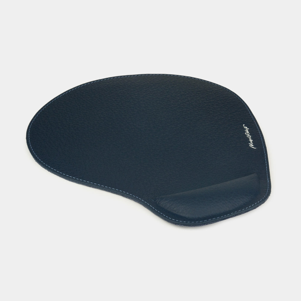 Tappetino mouse in pelle blu, vista laterale del poggiapolsi imbottito e della cucitura