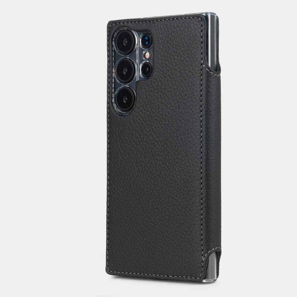 Kalfsleren walletcase Zwart voor Samsung Galaxy S24 Ultra – achteraanzicht met de precieze camera-uitsparing en hoe de optische lenzen effectief worden beschermd