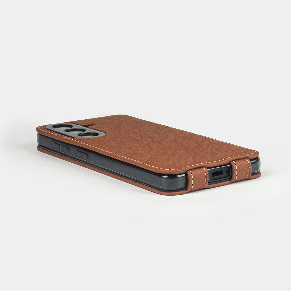 gold calfskin flip case Samsung Galaxy S26 & S26 Plus - flat side view displaying ultra-thin handcrafted design, USB-C port opening and precise edge finishing
