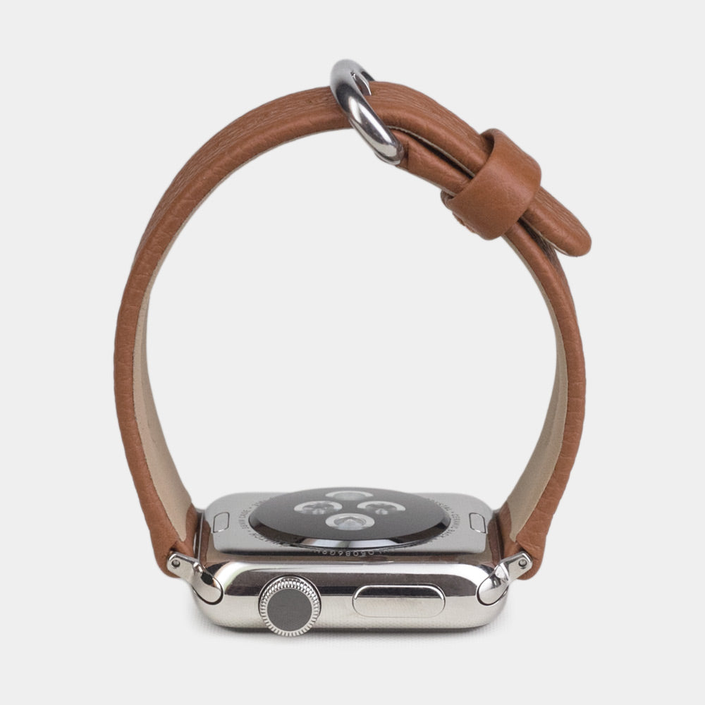 Armband für die Apple Watch 41/42 mm aus weichem genarbtem Kalbsleder in Gold, mit Adaptern und Schnalle aus Edelstahl | Gehäuse unten, um Lederstruktur, Innenfutter und Schließe zu sehen