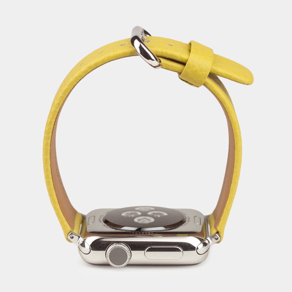 Armband für die Apple Watch 41/42 mm aus weichem genarbtem Kalbsleder in Gelb, mit Adaptern und Schnalle aus Edelstahl | Gehäuse unten, um Lederstruktur, Innenfutter und Schließe zu sehen