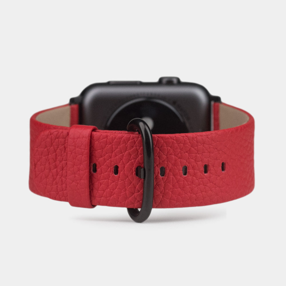 Armband für die Apple Watch 41/42 mm aus weichem genarbtem Kalbsleder in Rot, mit schwarzen Adaptern und Schnalle | Gehäuse unten, um Lederstruktur, Innenfutter und Schließe zu sehen