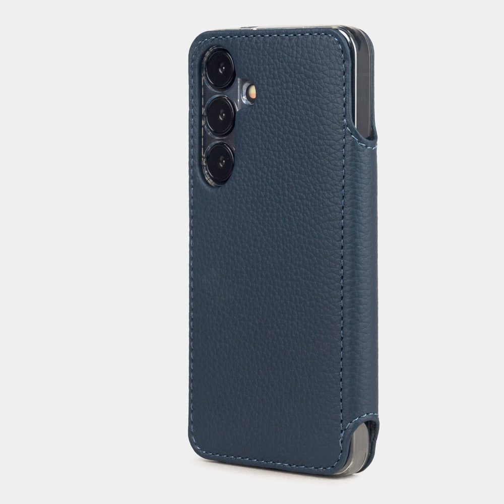 Funda cartera de piel de becerro Azul para Samsung Galaxy S24 – vista trasera mostrando el recorte preciso de la cámara y cómo se protegen eficazmente las lentes ópticas