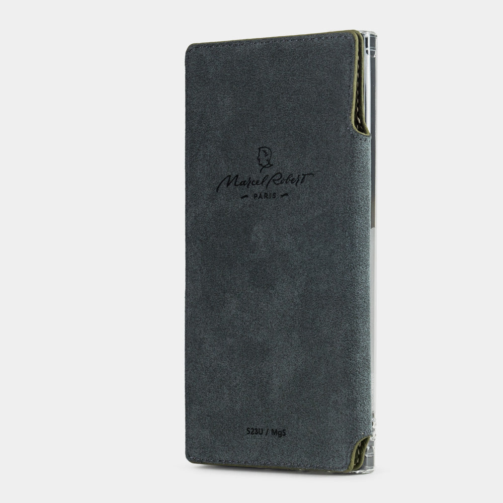 Kalfsleren walletcase Groen voor Samsung Galaxy S24 Ultra – folio-paneel dankzij ingebouwde magneten plat tegen de achterkant gevouwen, met zichtbare Alcantara®-voering