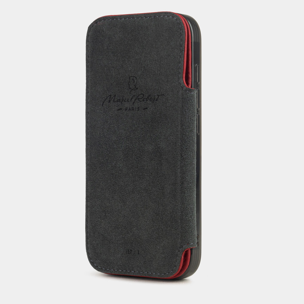 red leather wallet case iPhone 17 - interior view showing grey Alcantara lining with magnetic closure, designed to protect the screen
