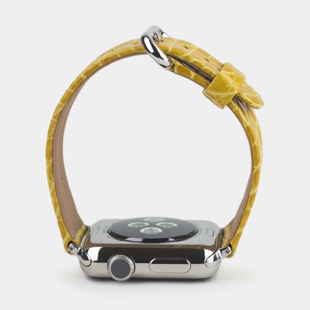 Correa para el Apple Watch 45/46 mm de piel de aligátor brillante en amarillo, con adaptadores y hebilla de acero | caja del reloj abajo para ver la textura del cuero, el forro interior y la hebilla